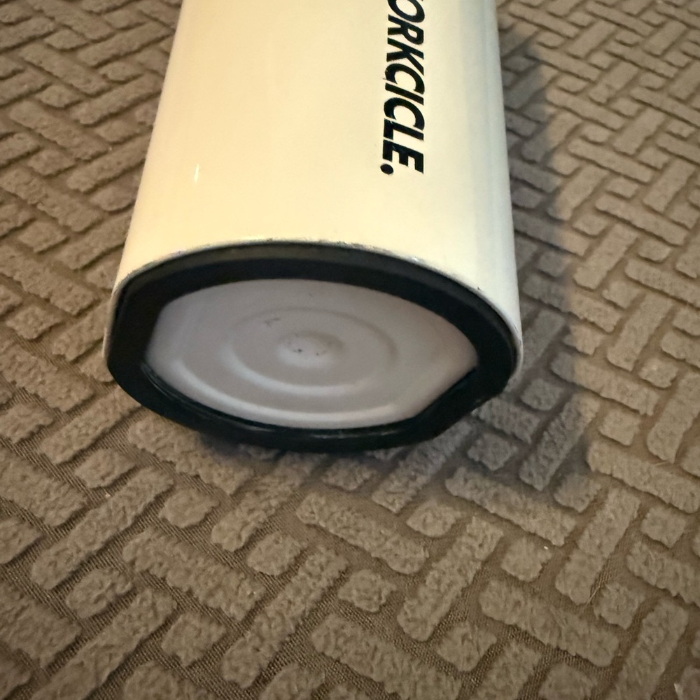 Corkcicle Classic White Metal Bottle - Picture 4 of 5